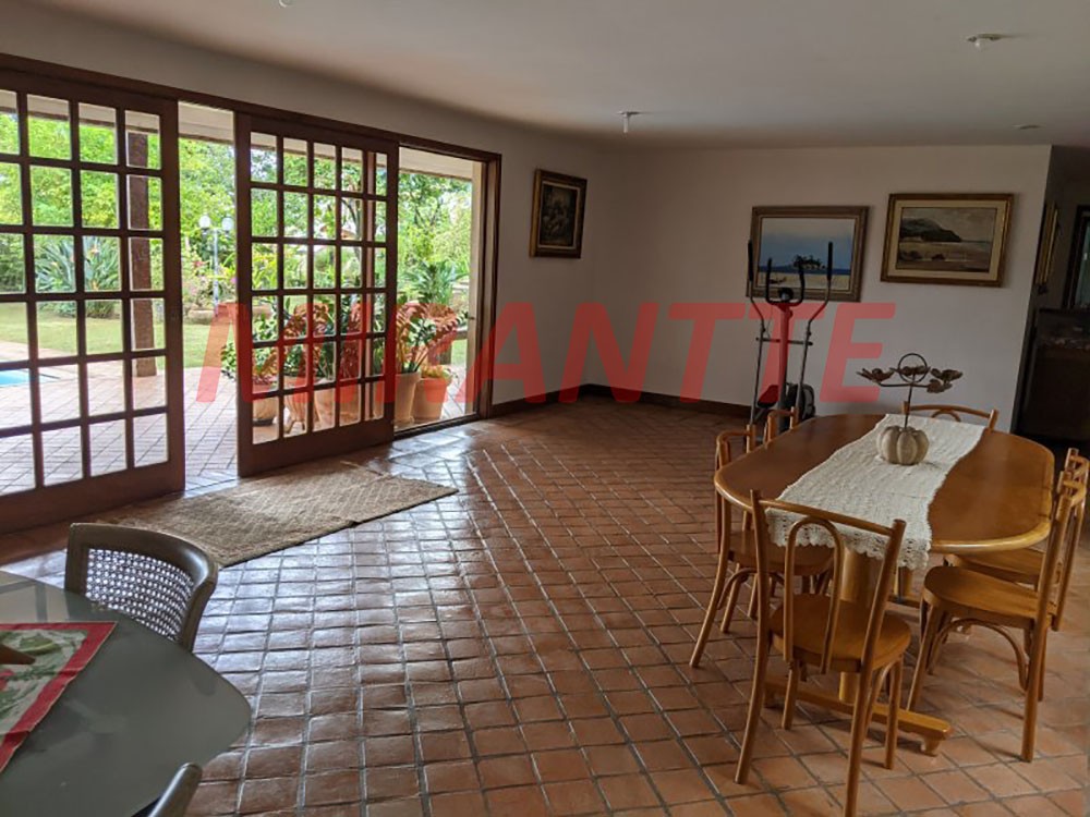 Sobrado de 900m² com 8 quartos em Alphaville