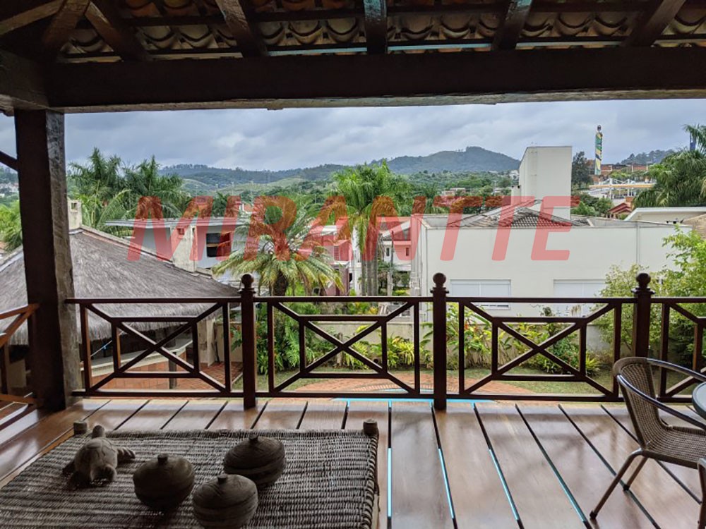 Sobrado de 900m² com 8 quartos em Alphaville