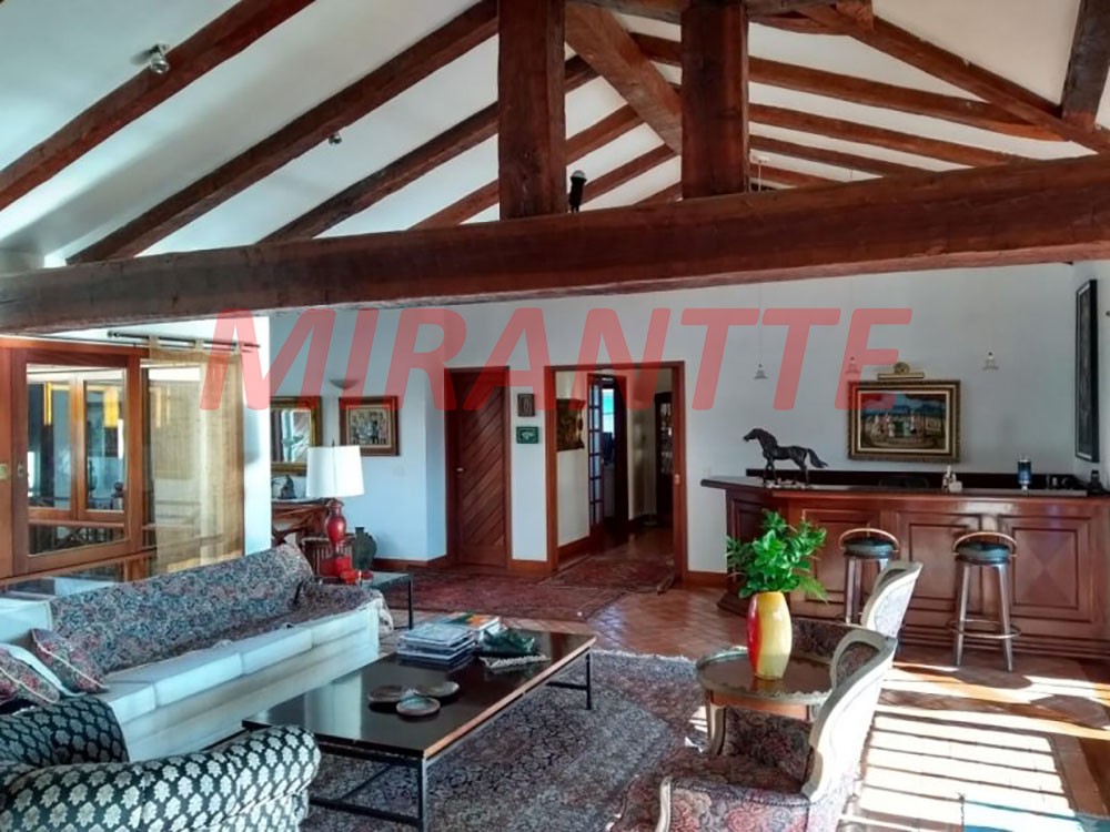 Sobrado de 900m² com 8 quartos em Alphaville