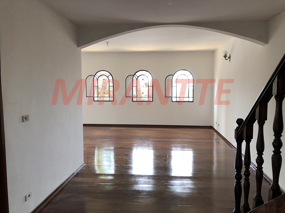 Sobrado de 260m² com 5 quartos em Santana