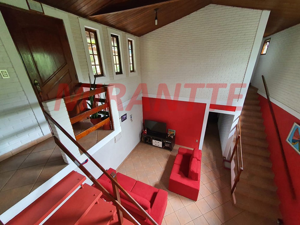 Sobrado de 230m² com 4 quartos em Serra Da Cantareira