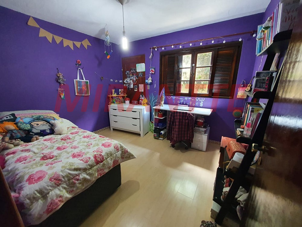 Sobrado de 230m² com 4 quartos em Serra Da Cantareira