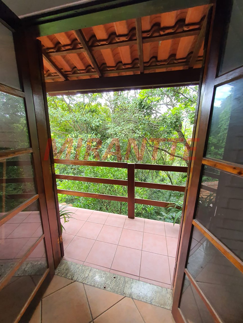 Sobrado de 230m² com 4 quartos em Serra Da Cantareira