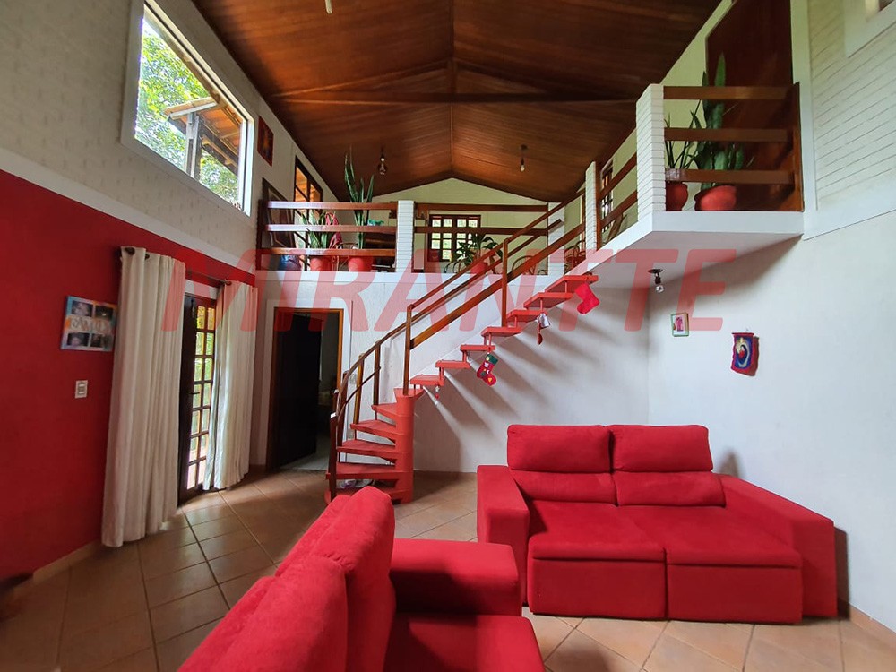 Sobrado de 230m² com 4 quartos em Serra Da Cantareira