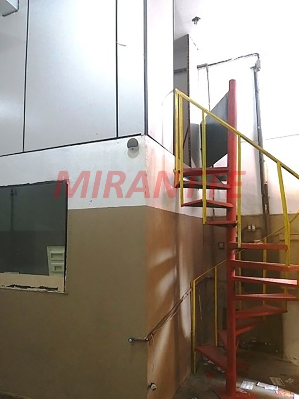 Galpao de 330m² em Luz