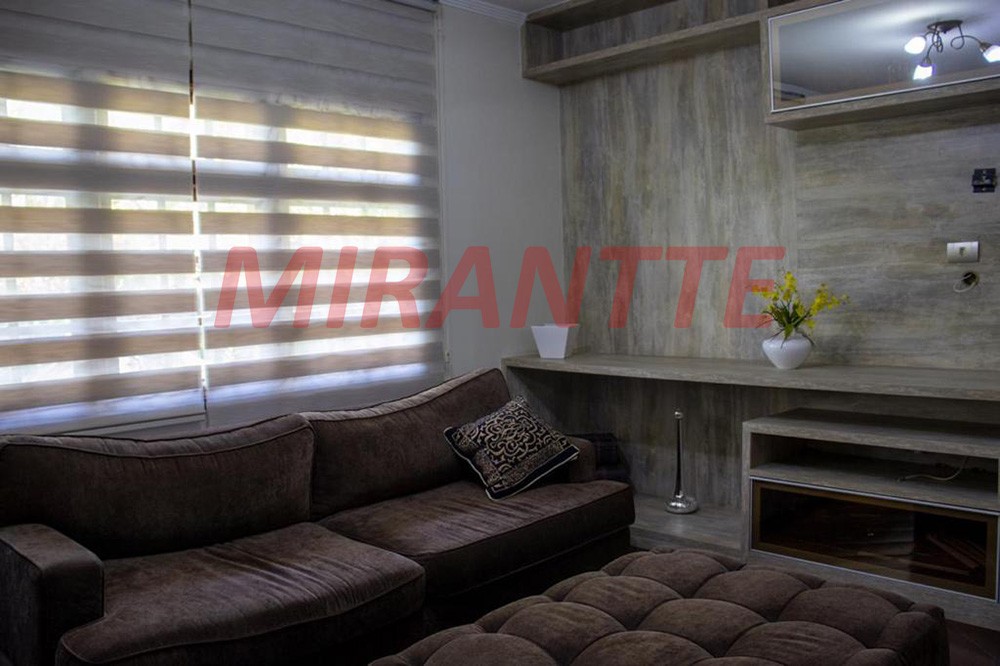 Sobrado de 1994m² com 3 quartos em Vila Rosaria