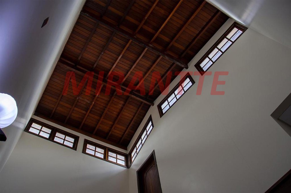 Sobrado de 1994m² com 3 quartos em Vila Rosaria