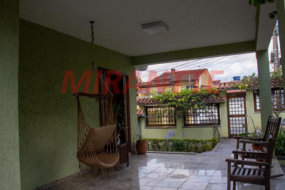 Sobrado de 1994m² com 3 quartos em Vila Rosaria