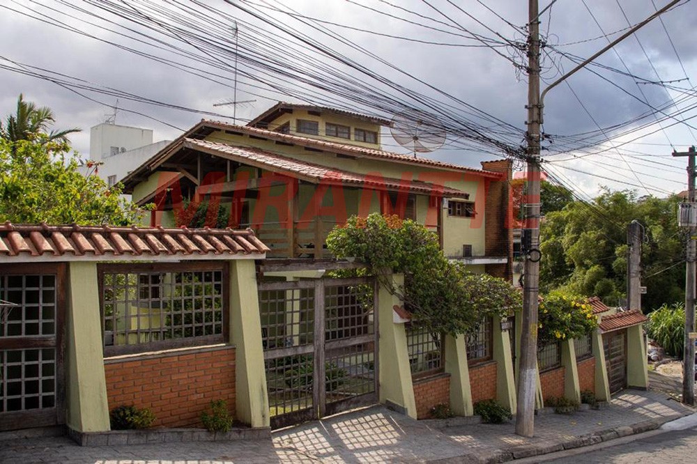 Sobrado de 1994m² com 3 quartos em Vila Rosaria