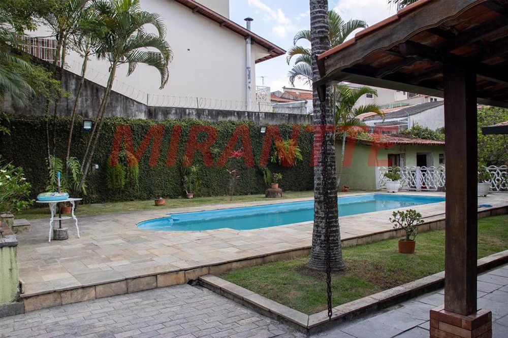 Sobrado de 1994m² com 3 quartos em Vila Rosaria
