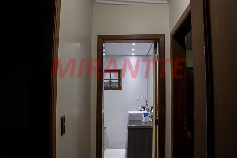 Sobrado de 1994m² com 3 quartos em Vila Rosaria