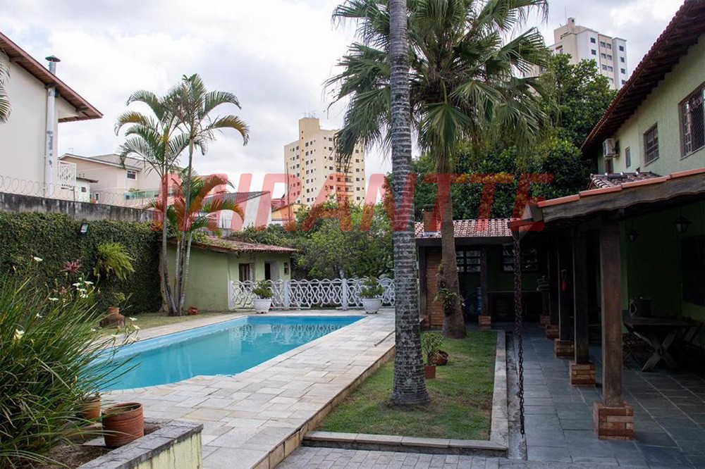 Sobrado de 1994m² com 3 quartos em Vila Rosaria