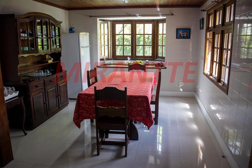 Sobrado de 1994m² com 3 quartos em Vila Rosaria
