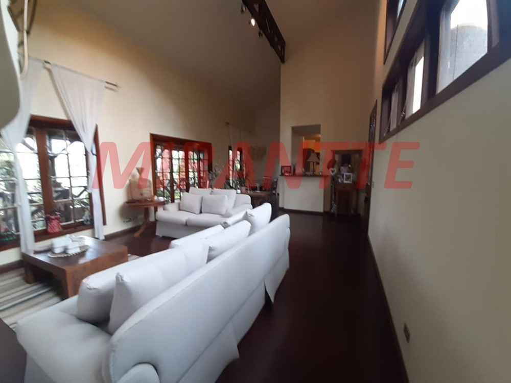 Sobrado de 405m² com 3 quartos em Serra da Cantareira