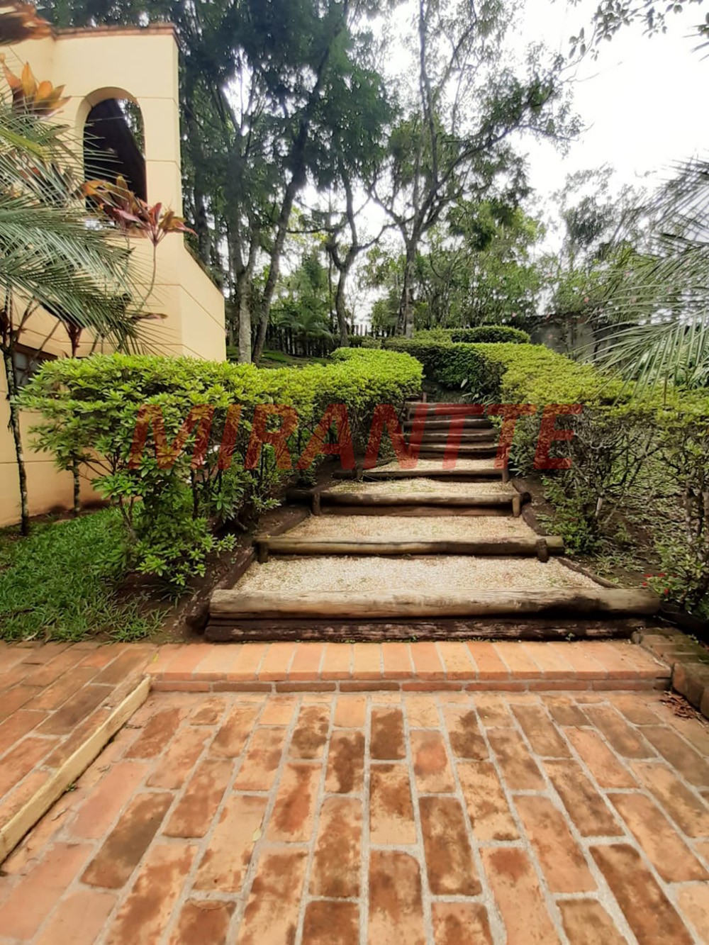 Sobrado de 405m² com 3 quartos em Serra da Cantareira