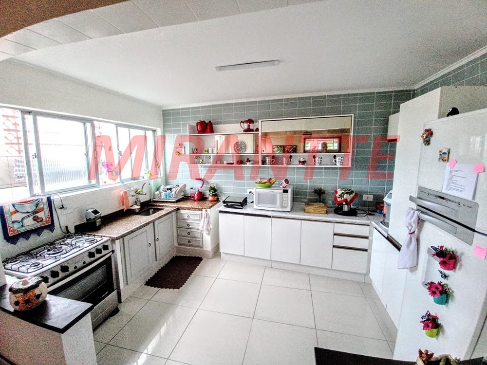 Sobrado de 180m² com 4 quartos em Jardim Tremembé