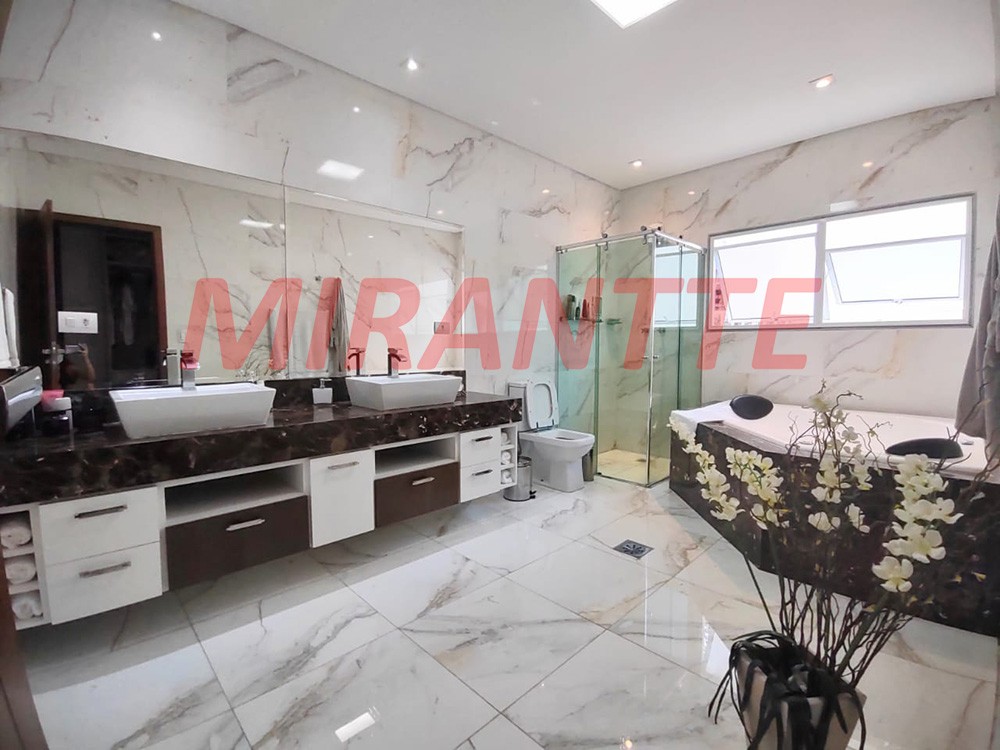 Sobrado de 356m² com 3 quartos em Jardim Kherlakian