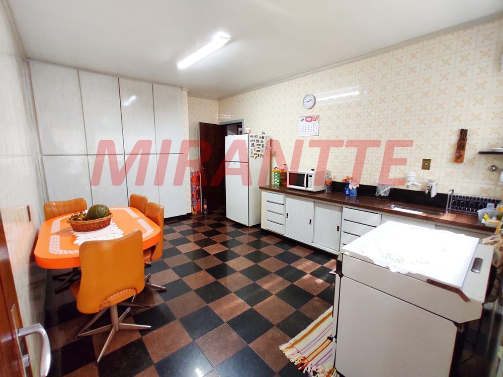 Sobrado de 200m² com 2 quartos em Jardim Tremembé