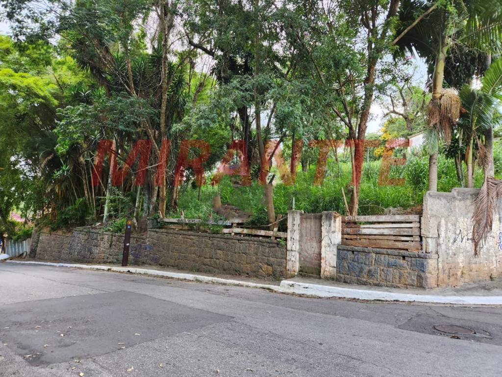Terreno de 3062m² em Horto Florestal