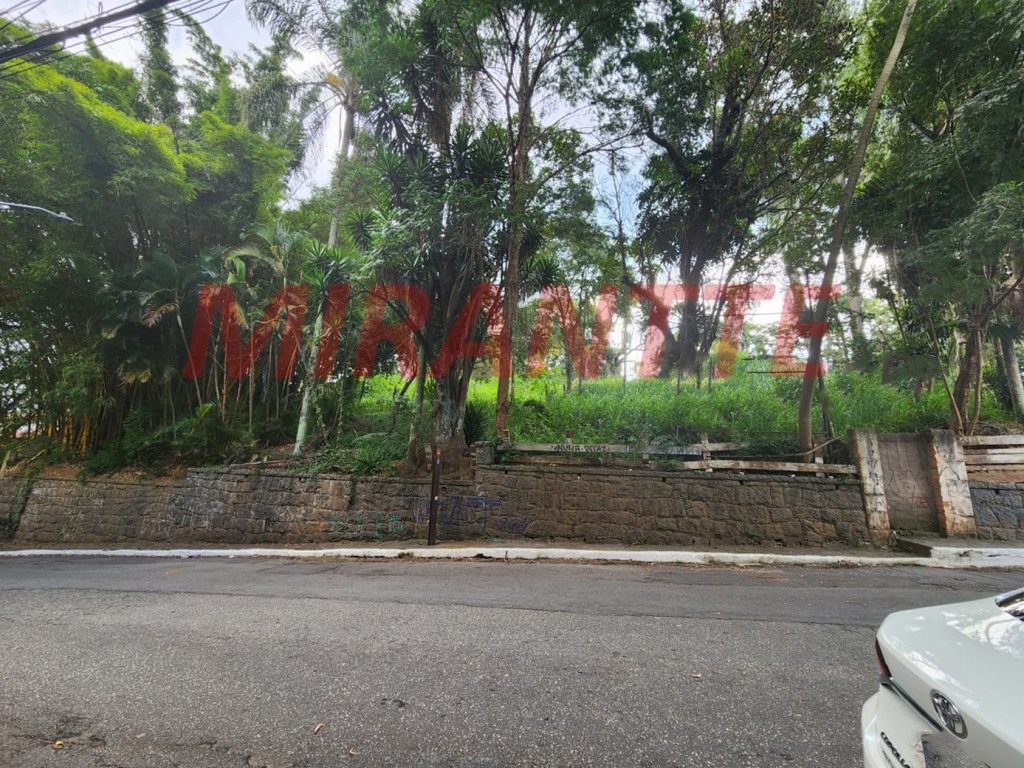 Terreno de 3062m² em Horto Florestal