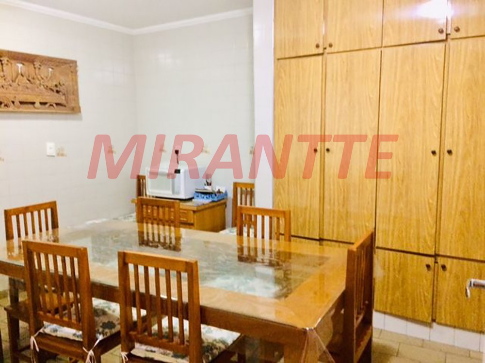 Sobrado de 195m² com 3 quartos em Santana