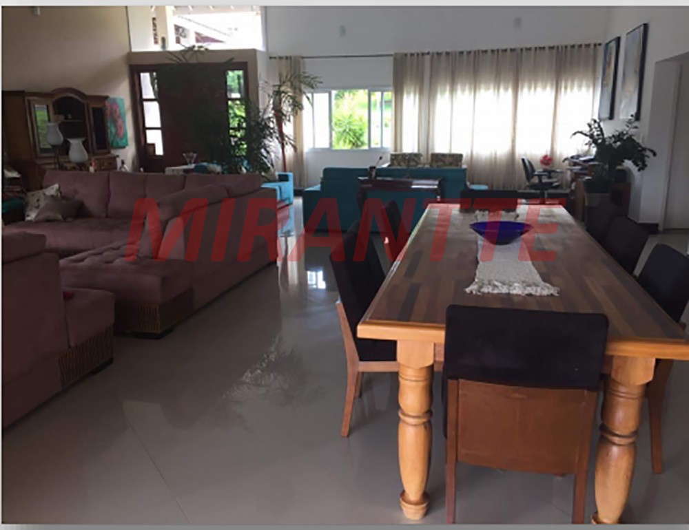 Casa terrea de 850m² com 6 quartos em Carmelitas