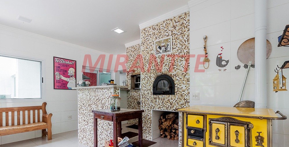 Sobrado de 450m² com 4 quartos em Serra da Cantareira