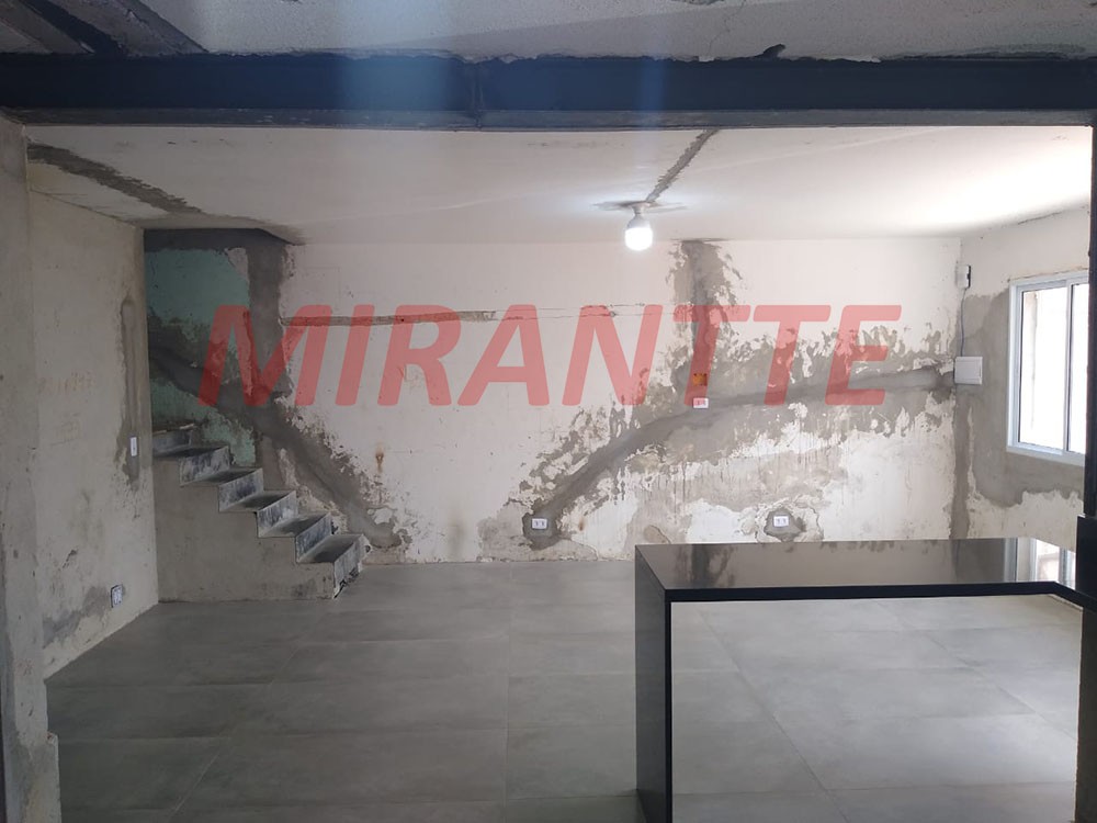 Sobrado de 218m² com 4 quartos em Vila Rosália