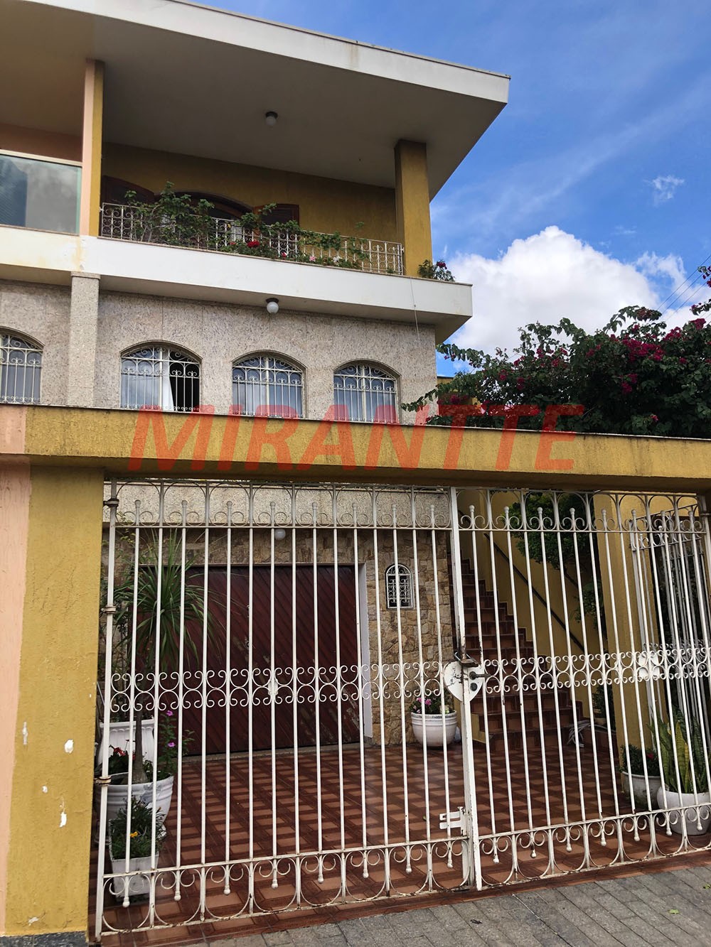 Sobrado de 250m² com 3 quartos em Vila Galvão