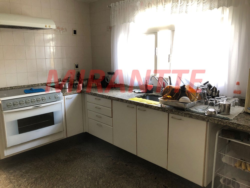 Sobrado de 250m² com 3 quartos em Vila Galvão