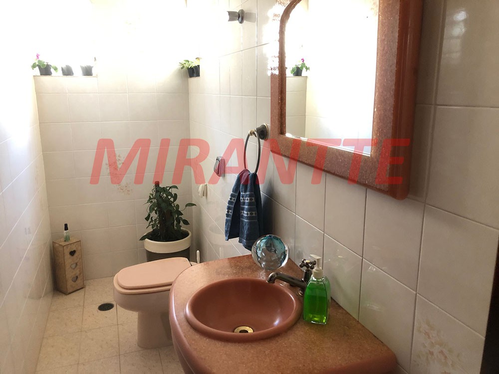 Sobrado de 250m² com 3 quartos em Vila Galvão