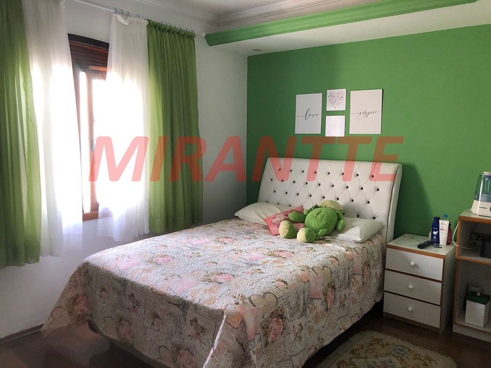 Sobrado de 250m² com 3 quartos em Vila Galvão