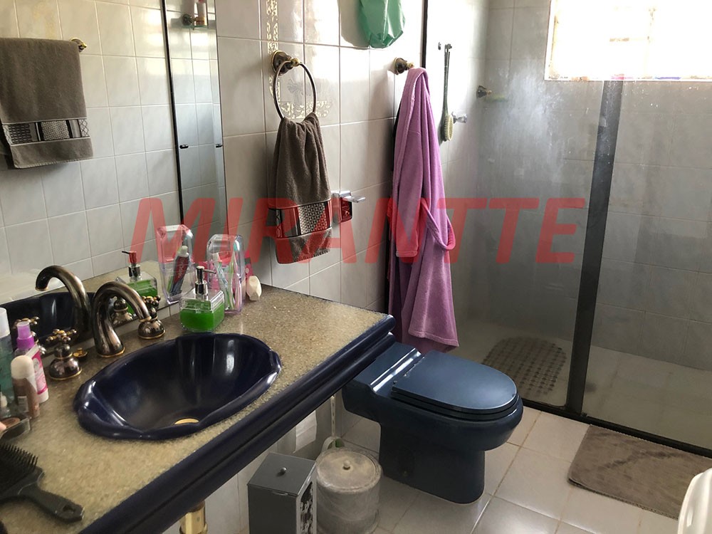 Sobrado de 250m² com 3 quartos em Vila Galvão