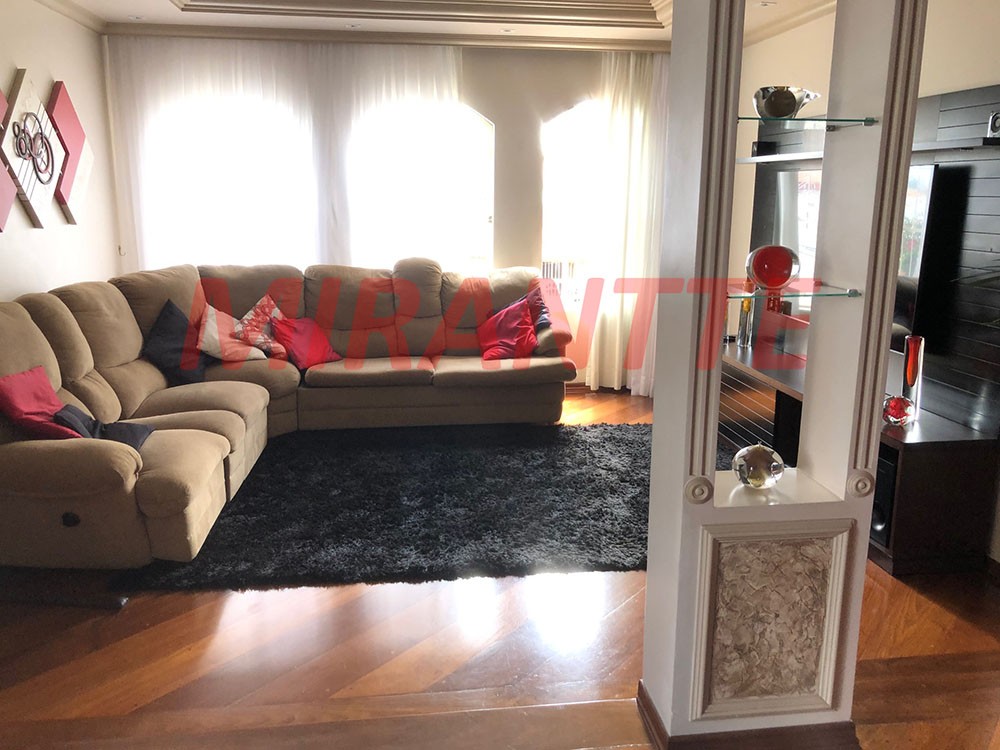 Sobrado de 250m² com 3 quartos em Vila Galvão