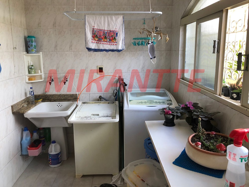 Sobrado de 250m² com 3 quartos em Vila Galvão