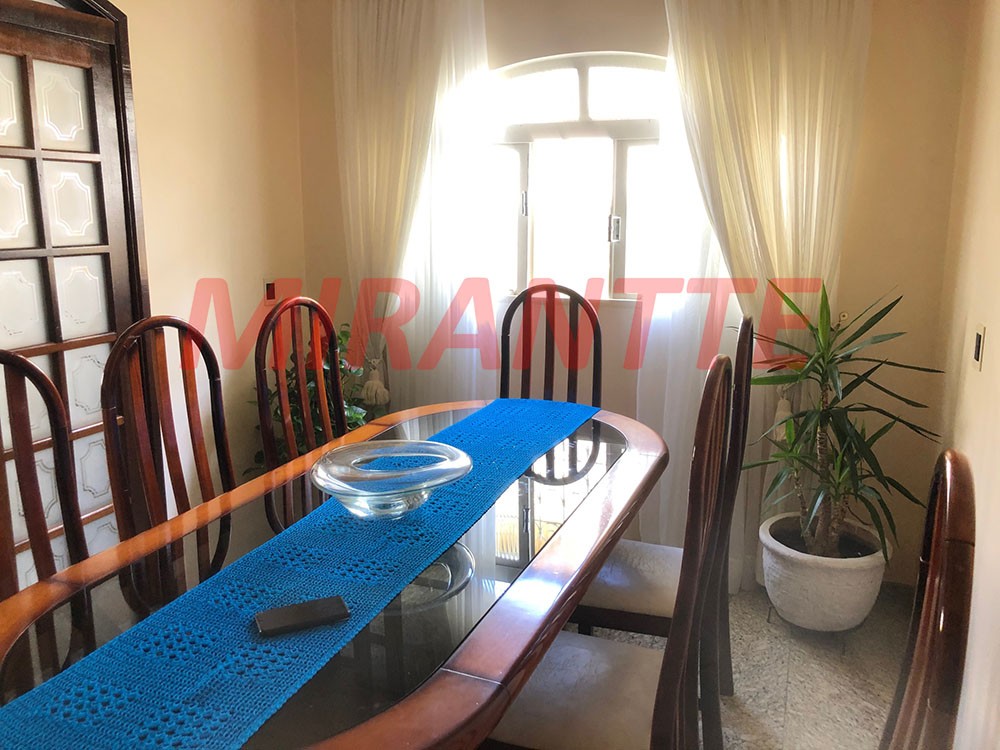 Sobrado de 250m² com 3 quartos em Vila Galvão