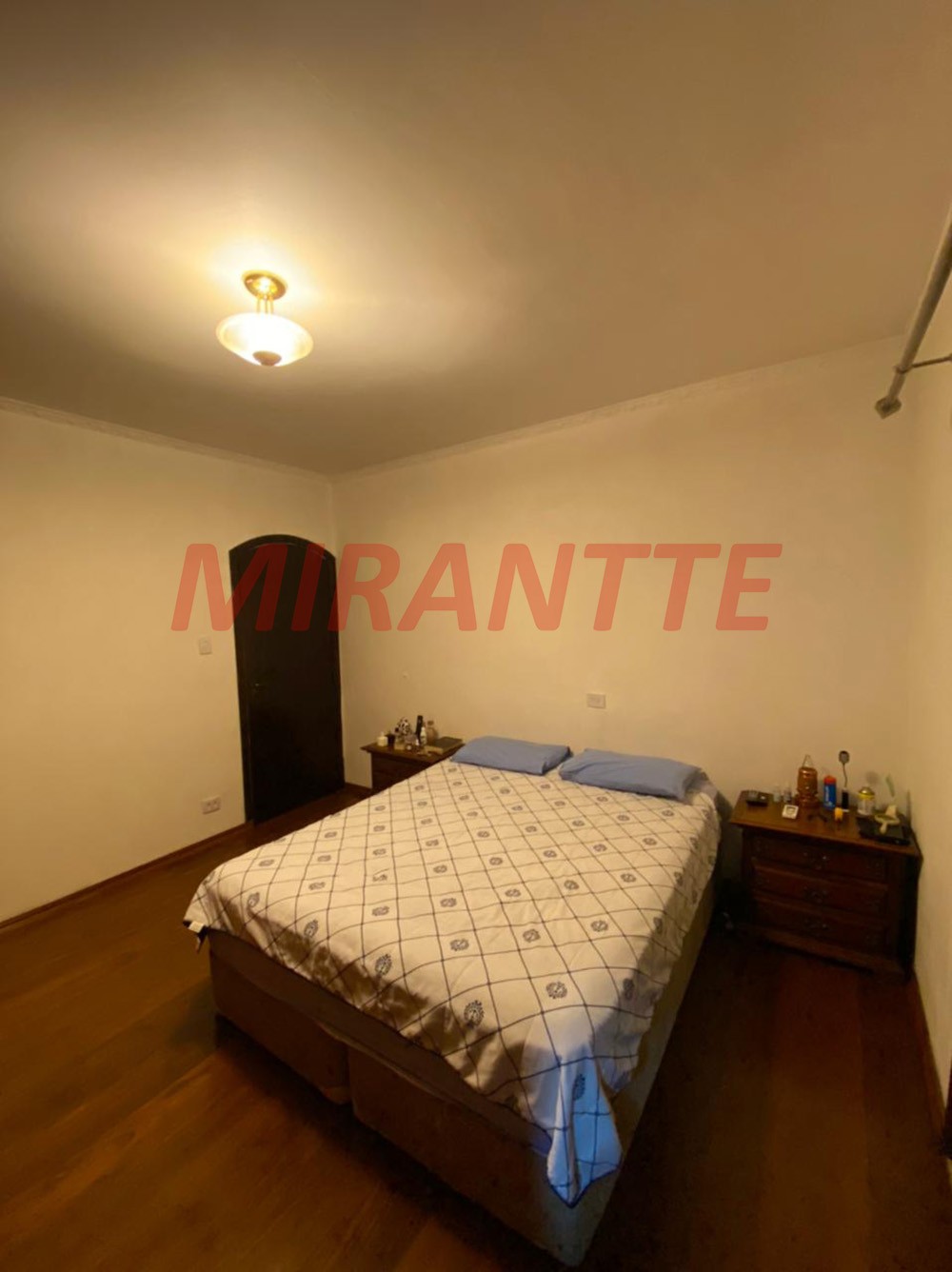 Sobrado de 170m² com 4 quartos em Água Fria