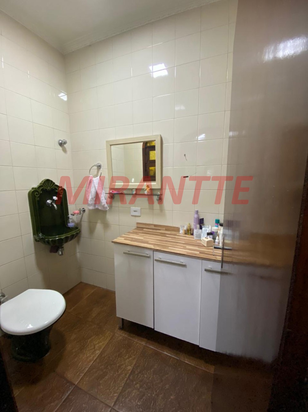 Sobrado de 170m² com 4 quartos em Água Fria