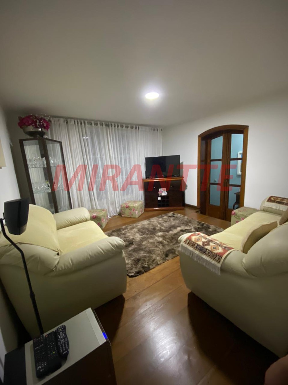 Sobrado de 170m² com 4 quartos em Água Fria