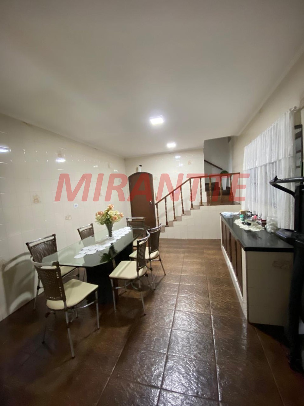 Sobrado de 170m² com 4 quartos em Água Fria