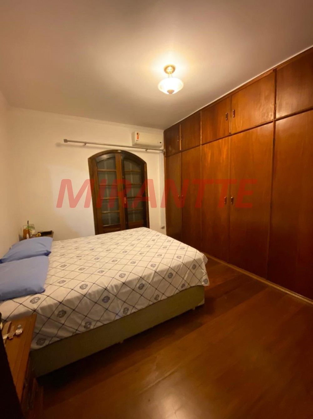 Sobrado de 170m² com 4 quartos em Água Fria