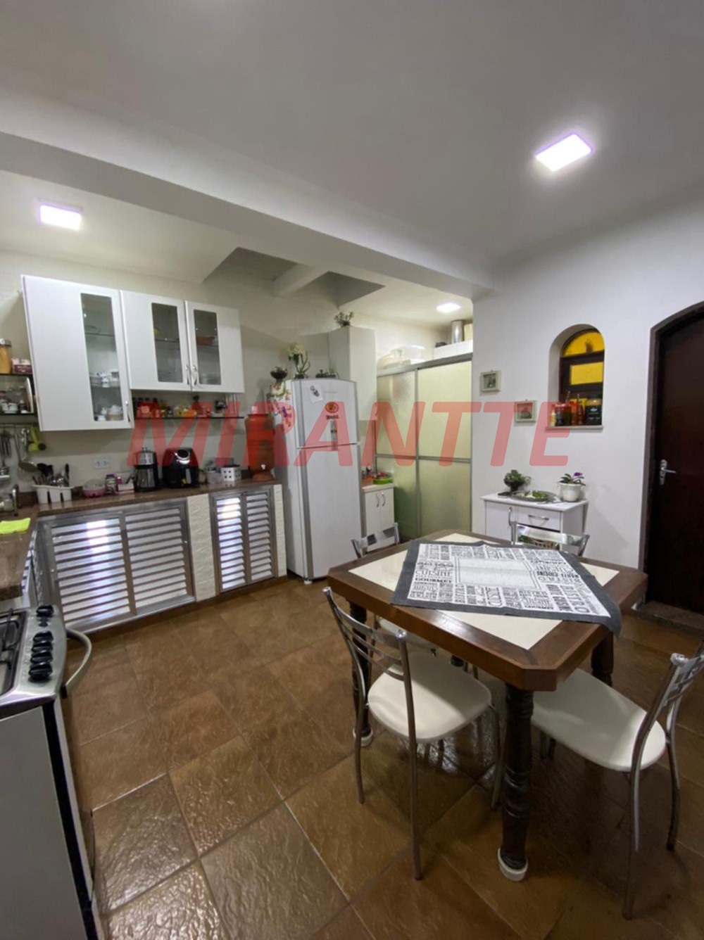 Sobrado de 170m² com 4 quartos em Água Fria