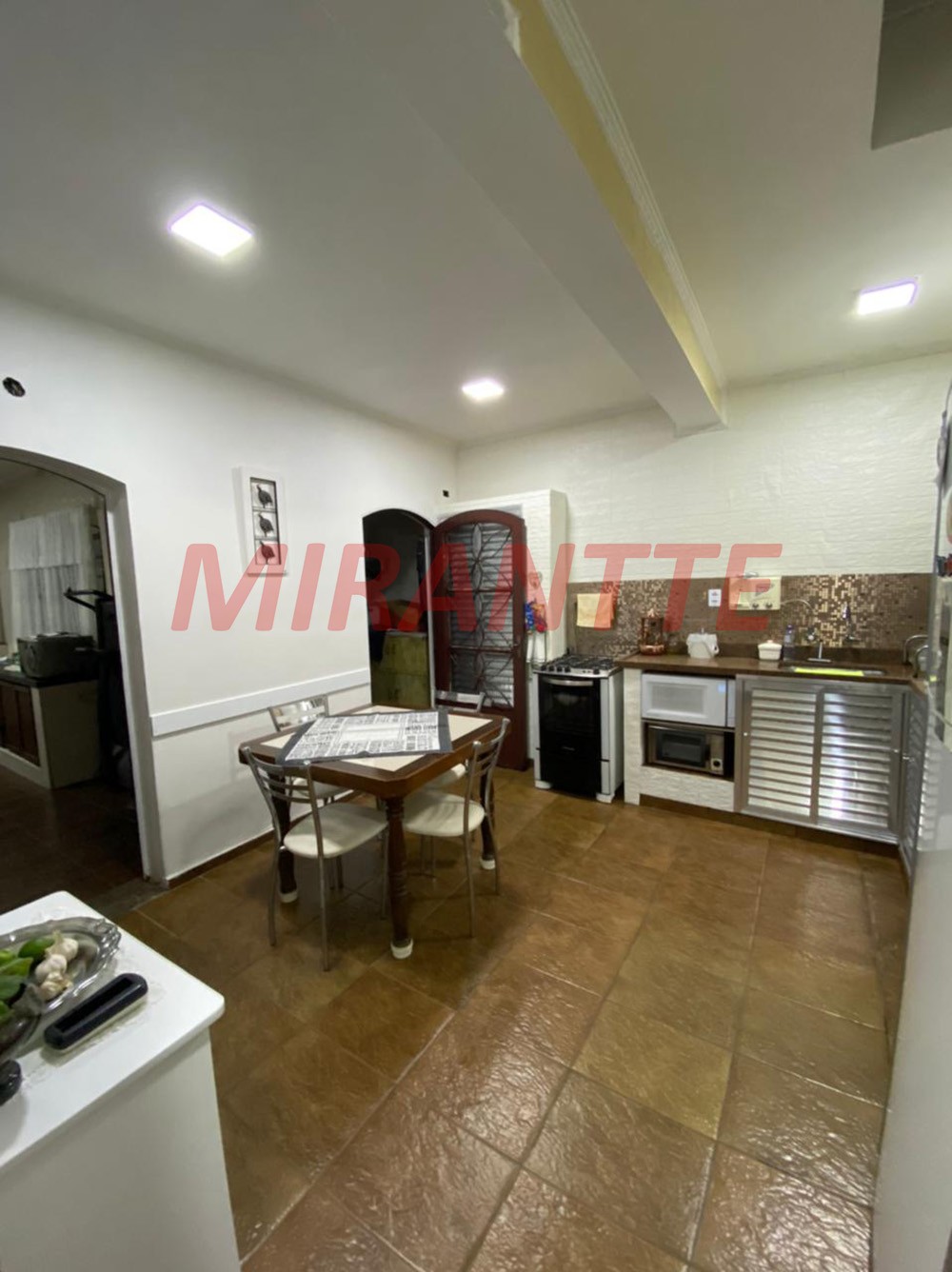 Sobrado de 170m² com 4 quartos em Água Fria