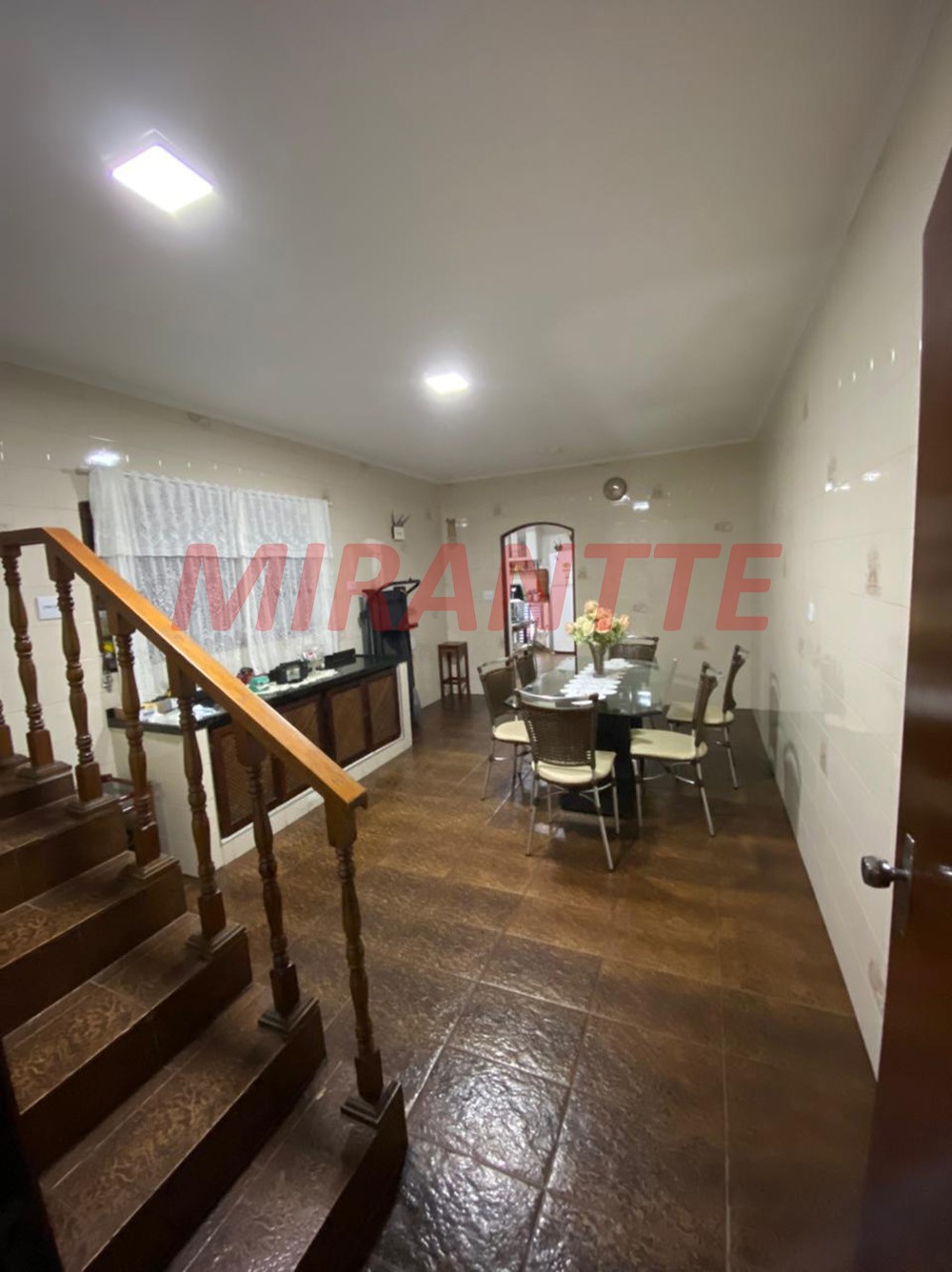 Sobrado de 170m² com 4 quartos em Água Fria