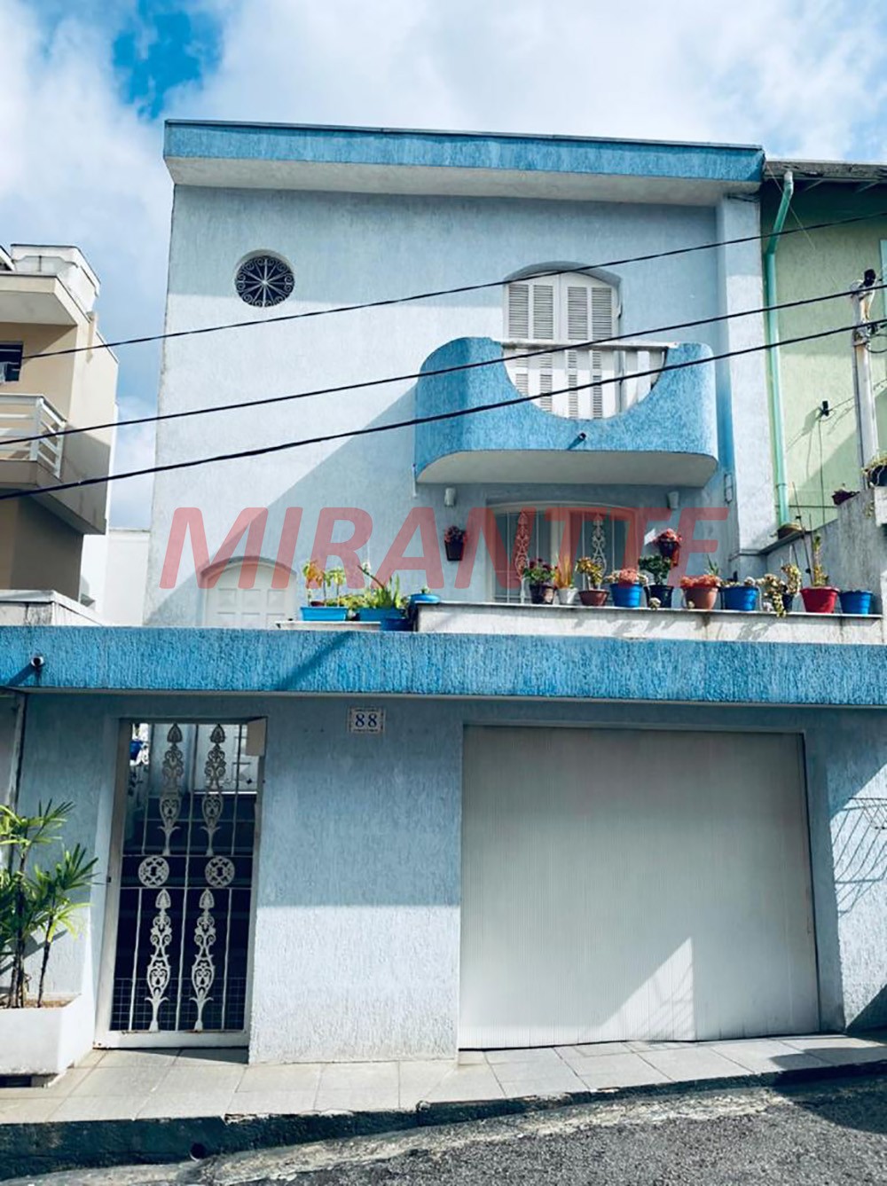 Sobrado de 170m² com 4 quartos em Água Fria