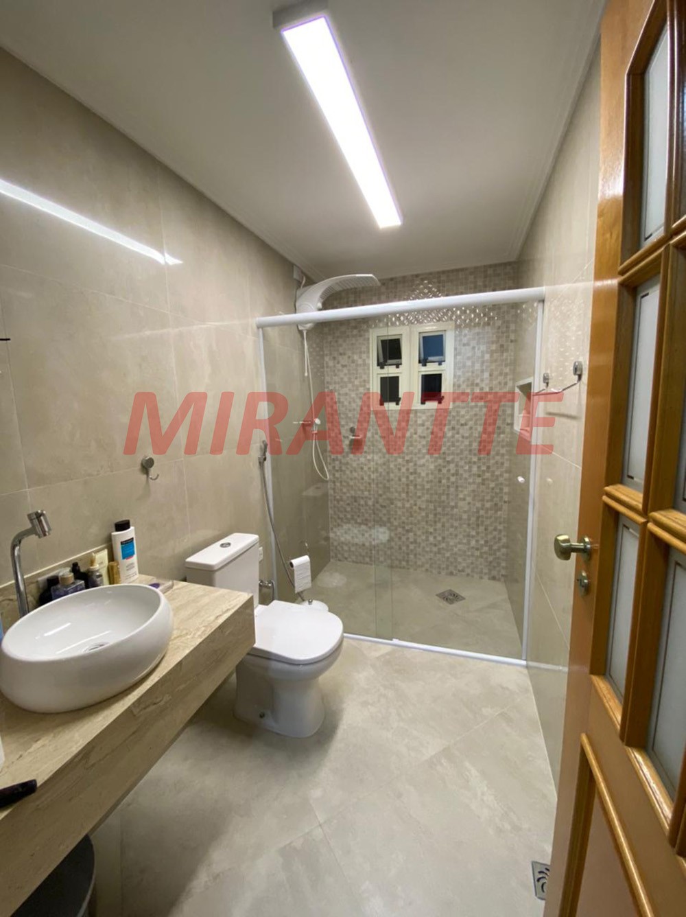 Sobrado de 170m² com 4 quartos em Água Fria