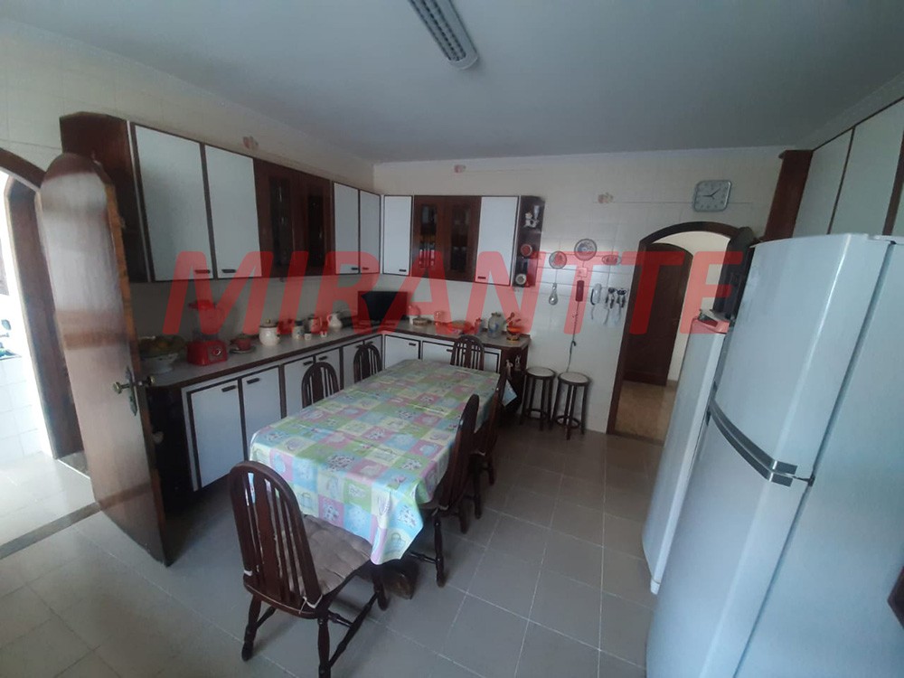 Sobrado de 450m² com 3 quartos em Barro Branco
