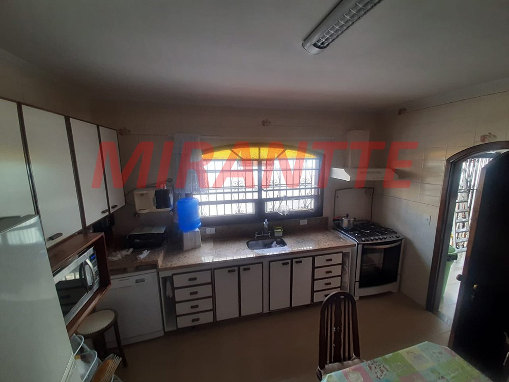 Sobrado de 450m² com 3 quartos em Barro Branco