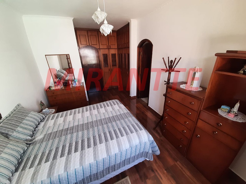 Sobrado de 450m² com 3 quartos em Barro Branco
