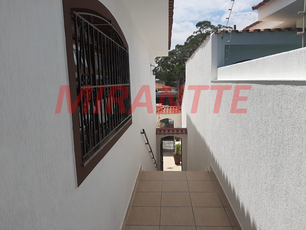 Sobrado de 450m² com 3 quartos em Barro Branco